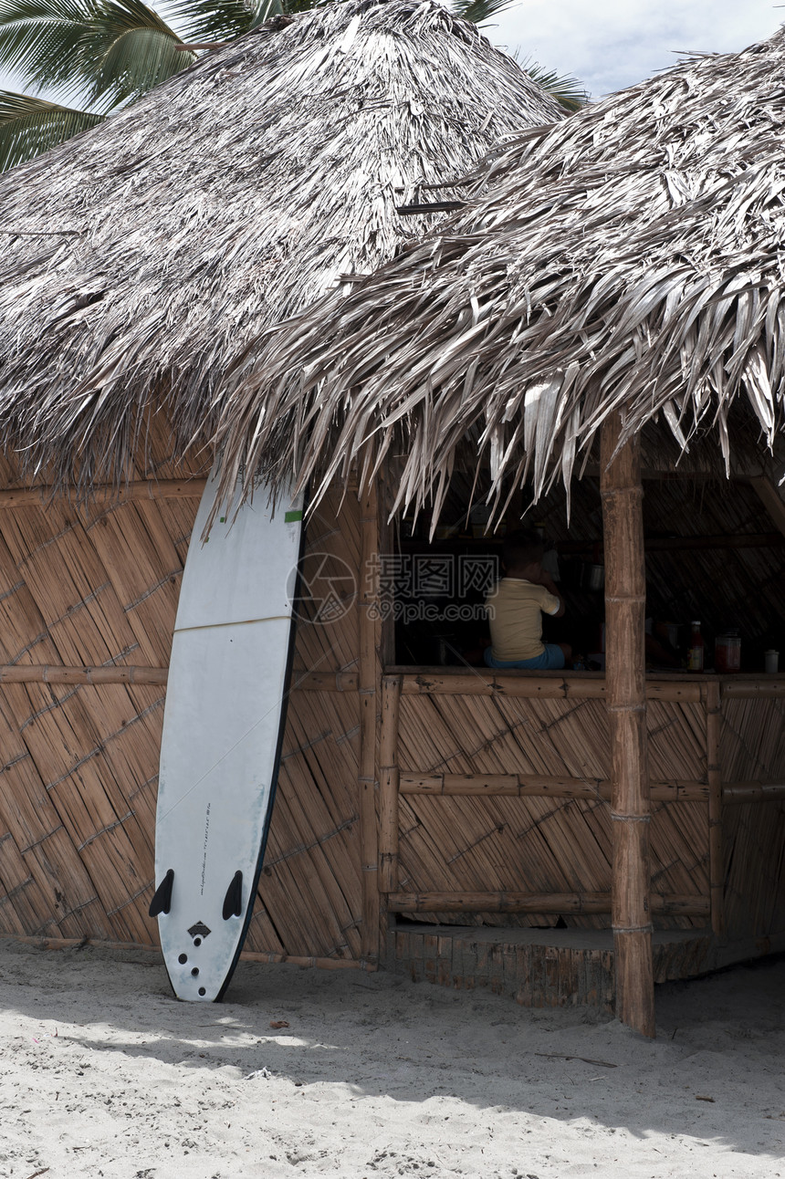 Monpiche海滩上的小屋海岸海洋冲浪旅行情调假期太阳热带异国棕榈图片