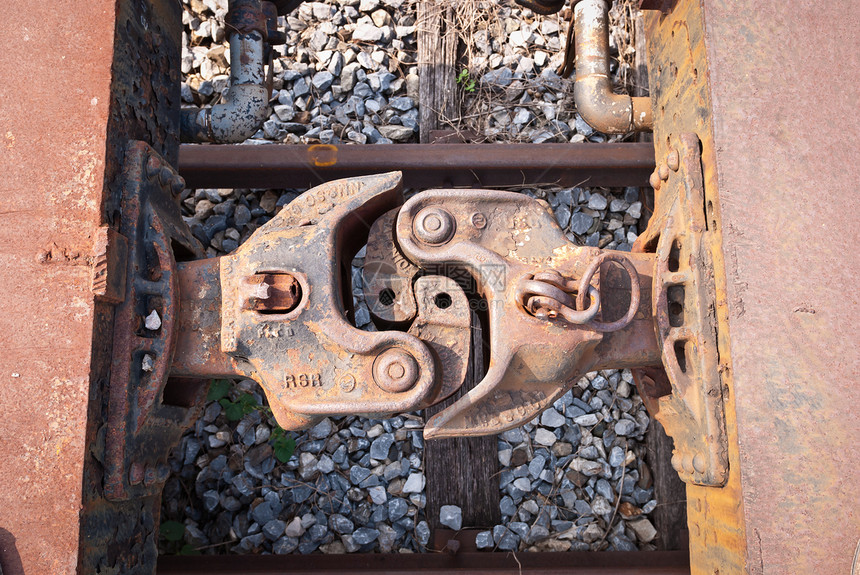 旧的和生锈的火车机舱连接器图片