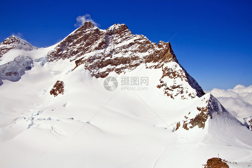 瑞士阿尔卑斯山高山天空远足全景薄雾爬坡蓝色地标旅行冰川图片