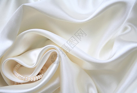 以珍珠为婚礼背景的平滑 优雅的白丝绸曲线奢华纺织品投标涟漪生产版税新娘寝具衣服背景图片
