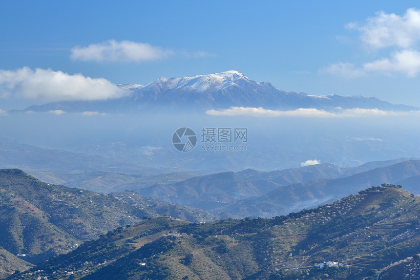 马拉加山建筑学晴天山脉丘陵爬坡建筑房子太阳图片