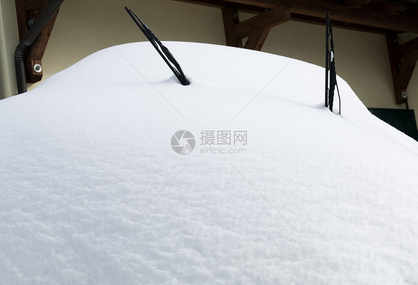 雪中隐藏的车车辆季节挡风玻璃白色水器汽车图片