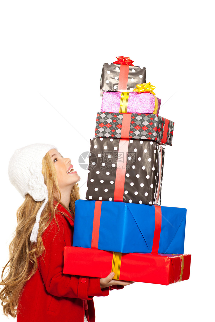 拿着许多礼物的女孩 在她手上堆叠季节丝带外套金发幸福包装白色红色惊喜微笑图片