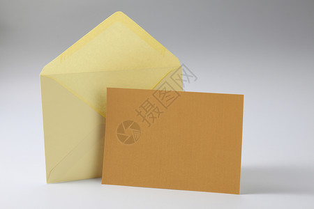 带空白纸的信封纯色空白背景邮件折叠背景图片