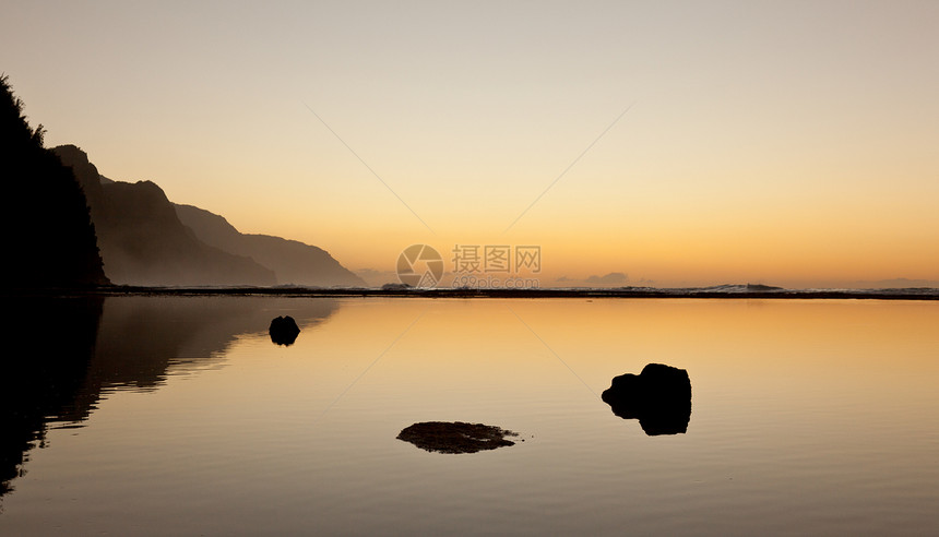 Na Pali海岸线的米丝日落破岸山脊天空冲浪岩石反射海岸热带海浪悬崖图片