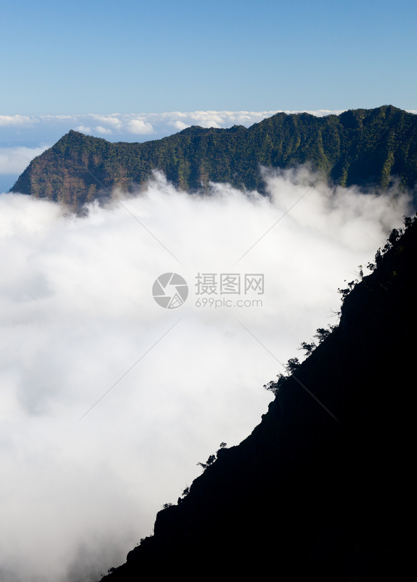 Kalalau山谷Kauai的雾表山脉远足山峰崎岖荒野侵蚀树木天堂远景悬崖图片