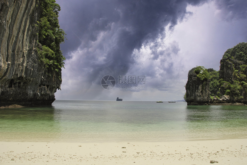 泰国海洋植被和天空颜色 泰国大洋旅行海岸线风景岩石阳光海岸异国娱乐海滩蓝色图片