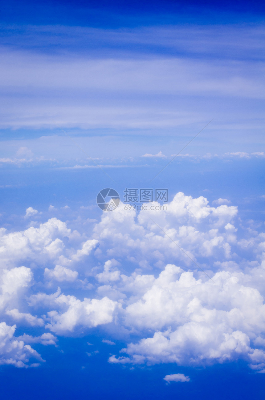 云层之上飞行白色地平线精神天空天堂飞机旅行蓝色图片