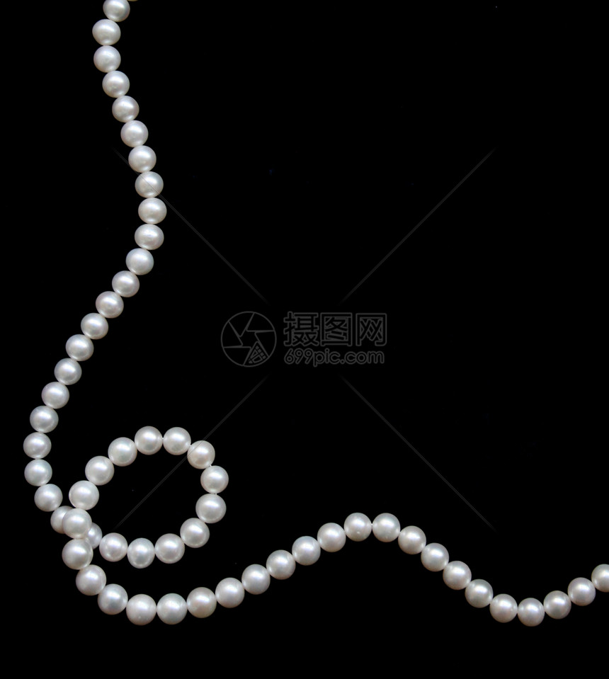 黑天鹅绒上的白珍珠丝绸宝藏魅力珠子女性化礼物奢华天鹅绒手镯珍珠图片
