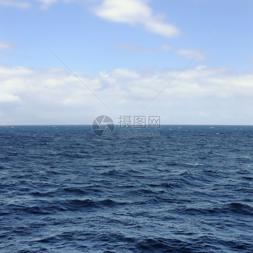 海洋和天空地平线海岸多云风景海浪涟漪波浪天气环境波纹海景图片