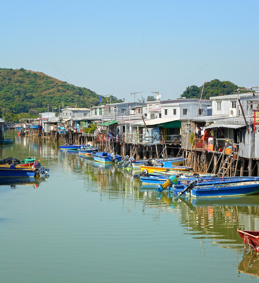 香港Tai O渔业村蓝色棕色乡村天空房子木头钓鱼村庄住宅棚户区图片