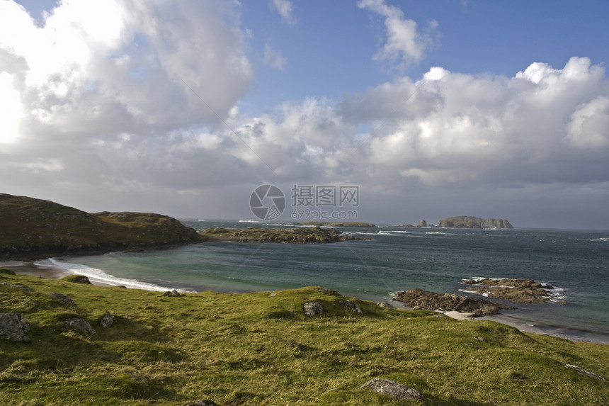 苏格兰岛沿海地貌景观岩石天空海洋风景海岸荒地石头农村小岛海岸线图片