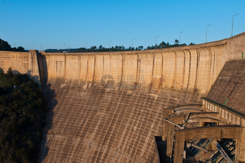 大坝预兆城堡水电水库发电机环境天空蓝色森林民众图片