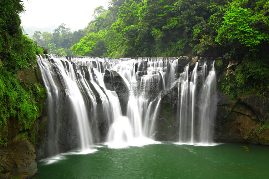 谢芬泰旺的瀑布旅行石头天堂季节天空荒野蓝色环境公园美丽图片