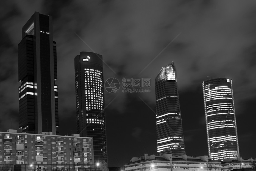 四座塔的商业区工作职场建筑城市黑色白色旅行薄雾建筑学摩天大楼图片