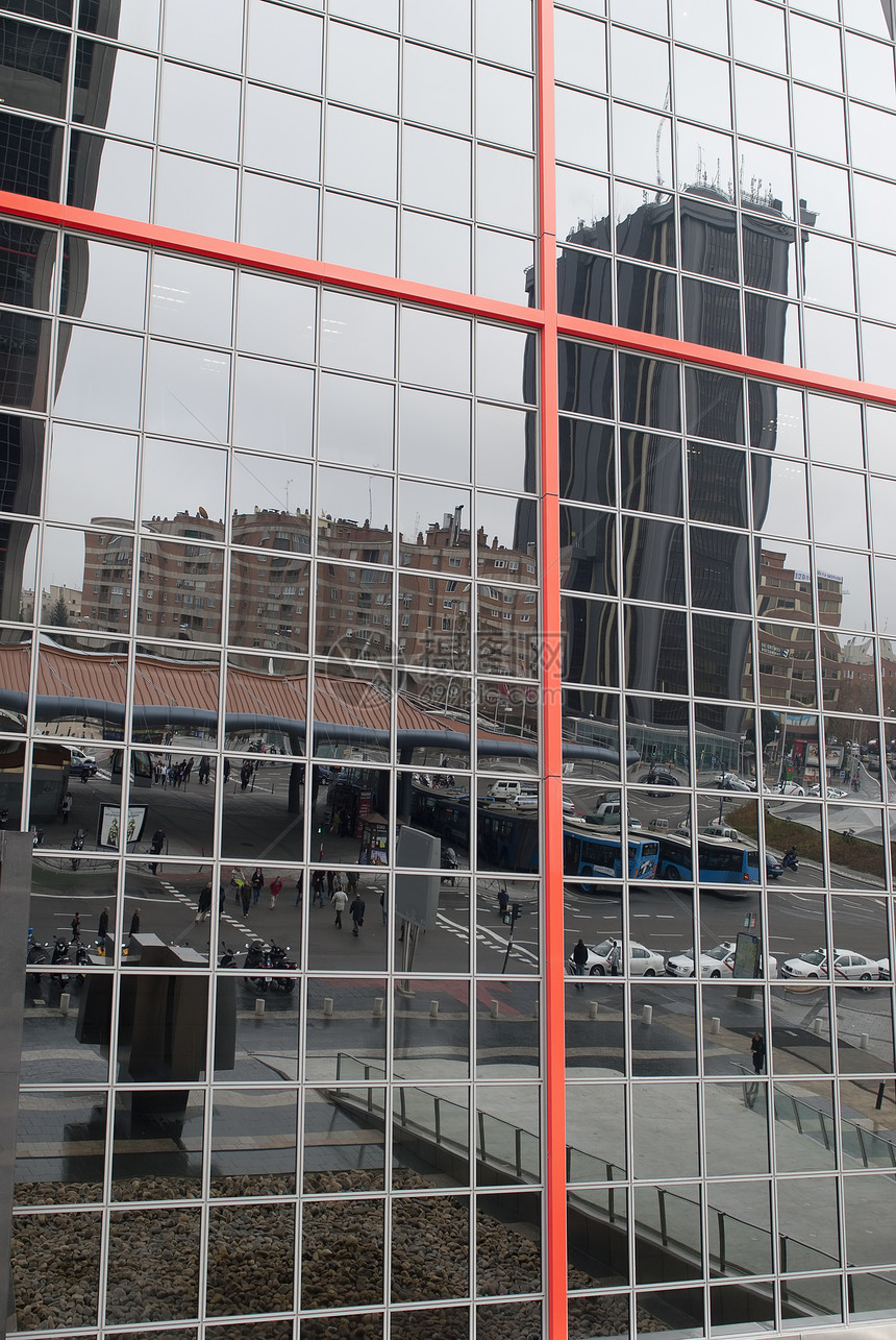 马德里现代建筑城市旅行摩天大楼公寓薄雾职场玻璃金融市中心工作图片