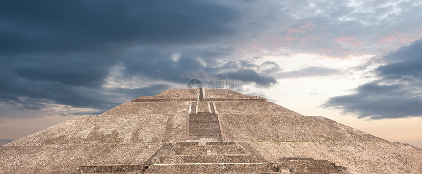 太阳的Teotihuacan金字塔 墨西哥图片