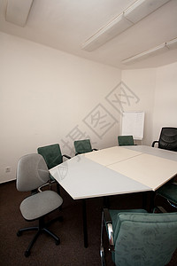 办公室房间桌子椅子地毯灰色背景图片