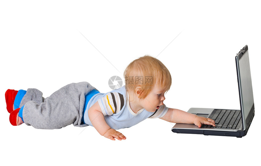 男孩跑到电脑上图片
