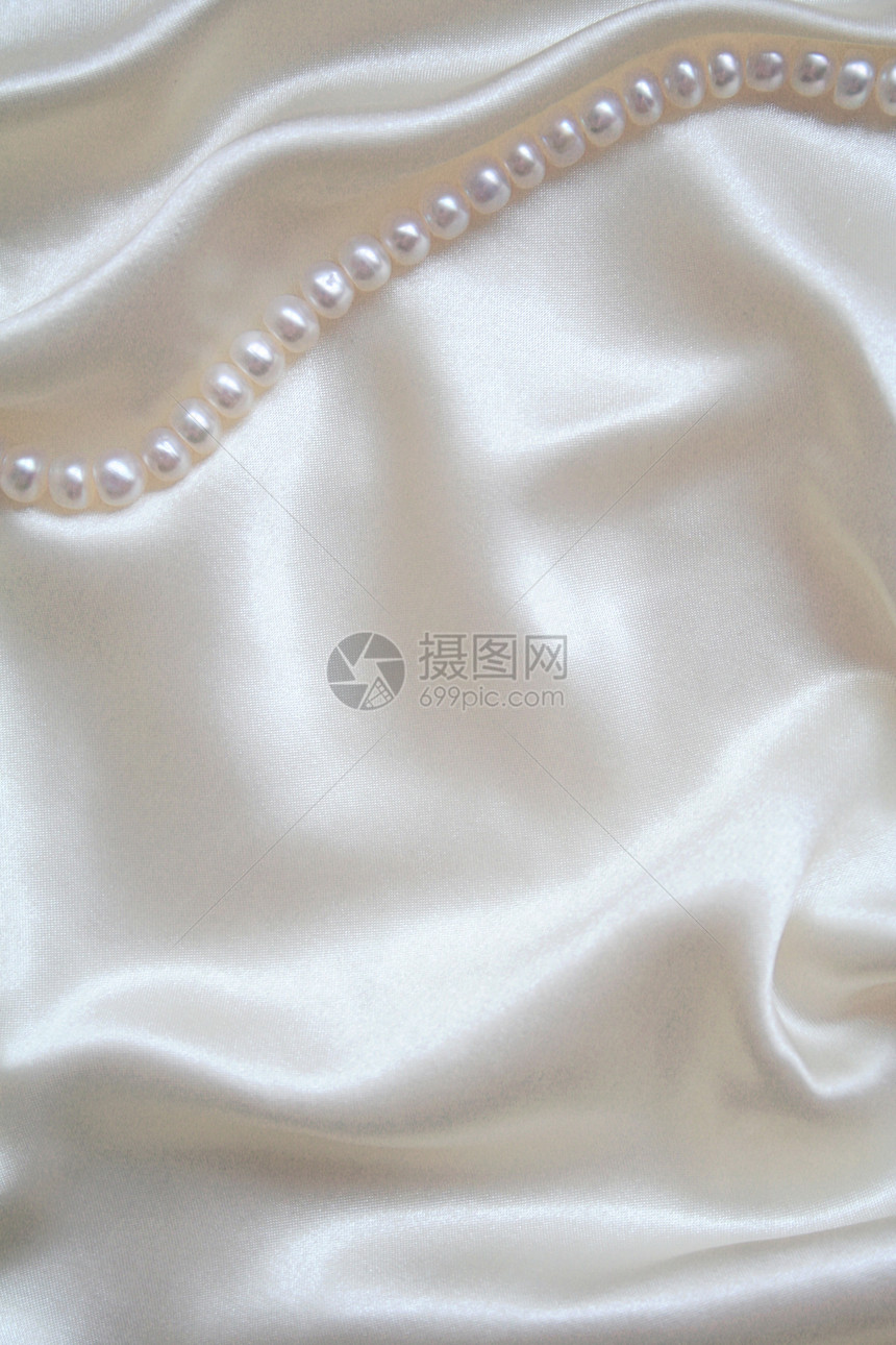 以珍珠为婚礼背景的平滑 优雅的白丝绸版税布料材料折痕投标纺织品涟漪衣服新娘曲线图片