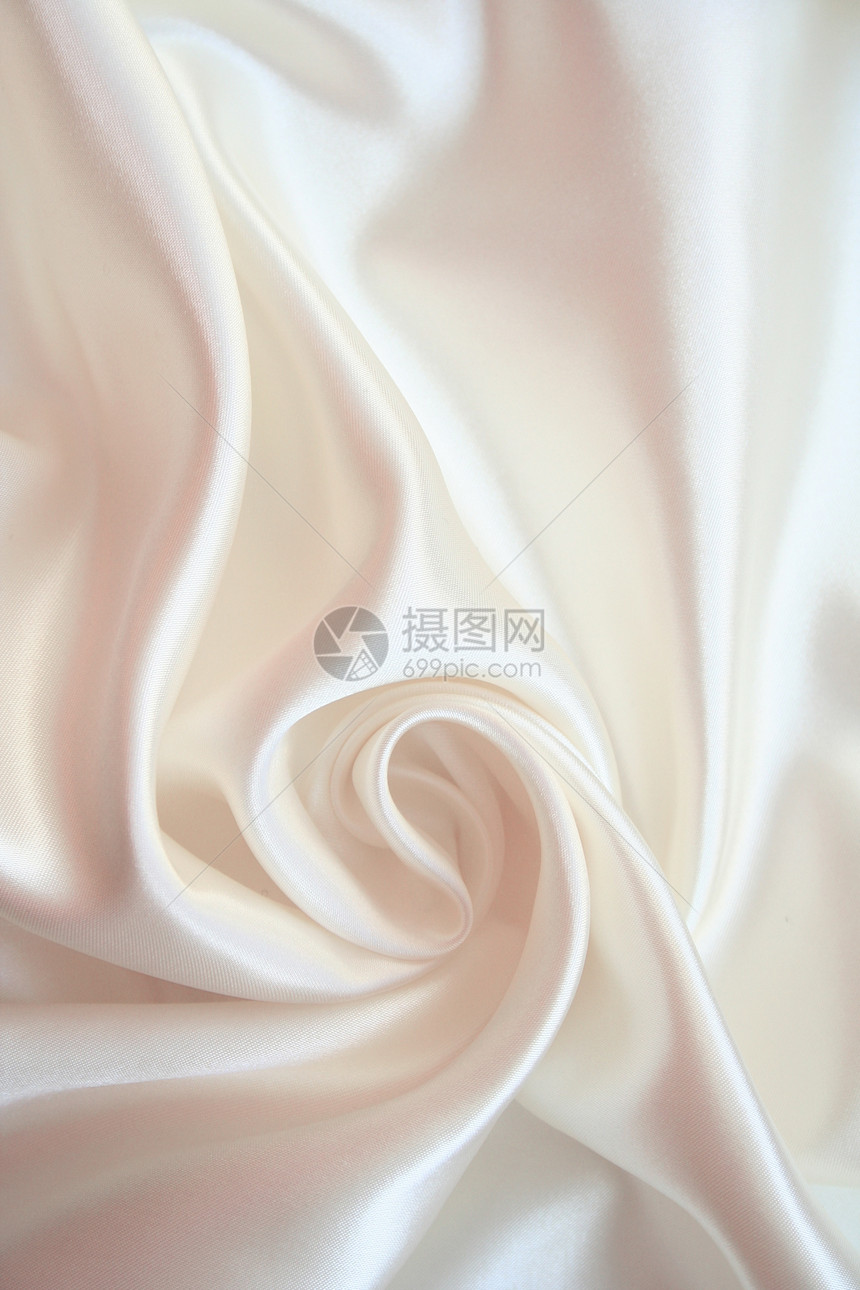 作为婚礼背景的平滑优雅白色丝绸纺织品折痕涟漪材料海浪银色织物新娘布料投标图片