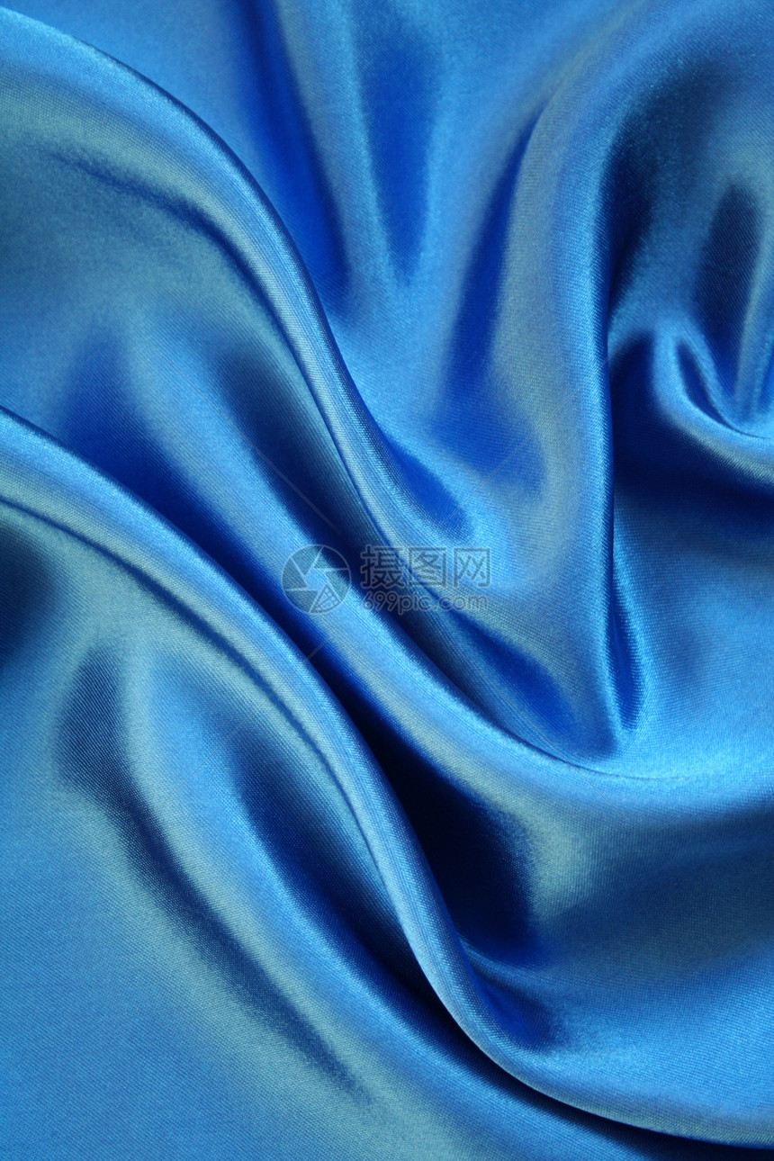 平滑优雅的蓝色丝绸作为背景材料纺织品曲线织物折痕布料海浪投标银色图片