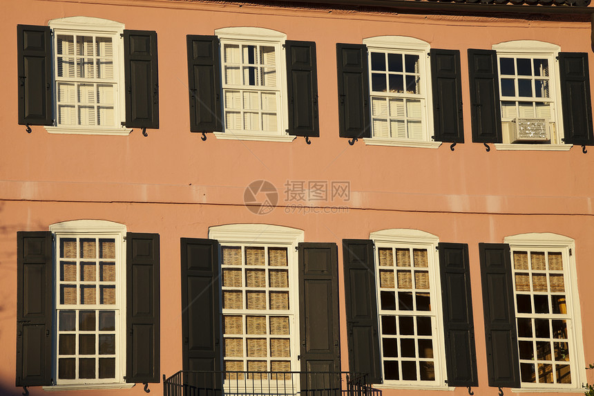 彩虹行建筑粉色窗户旅行房子历史性图片