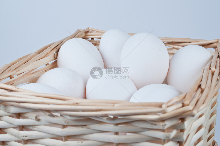 装满鸡蛋的韦克篮子运输柳条存储白色工艺细胞团体食物庆典包装图片