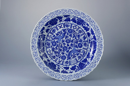 古董制品瓷器商品盘子蓝色风格陶瓷花朵装饰历史背景图片