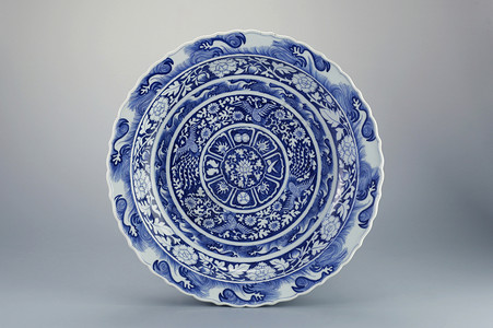 古董装饰风格盘子蓝色瓷器历史花朵陶瓷商品制品背景图片