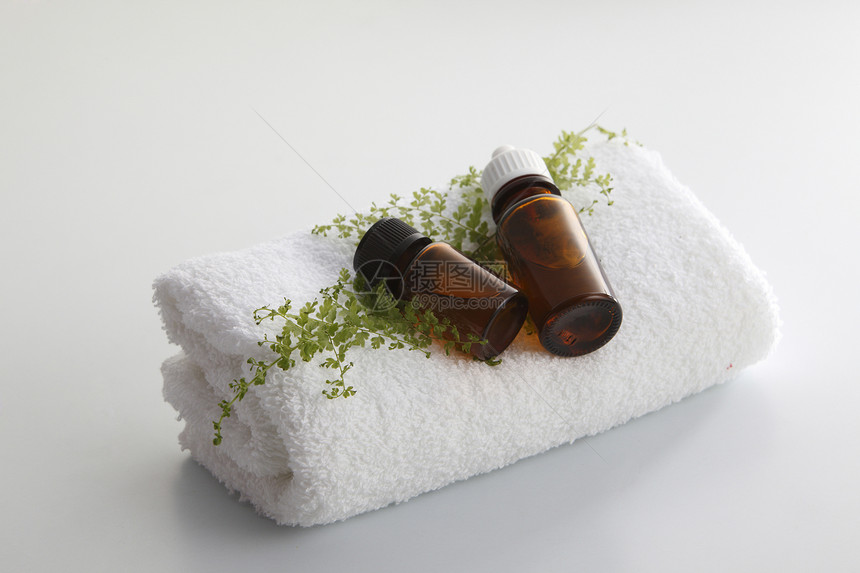 按摩油治疗温泉瓶子奢华洗澡植物毛巾疗法白色芳香图片