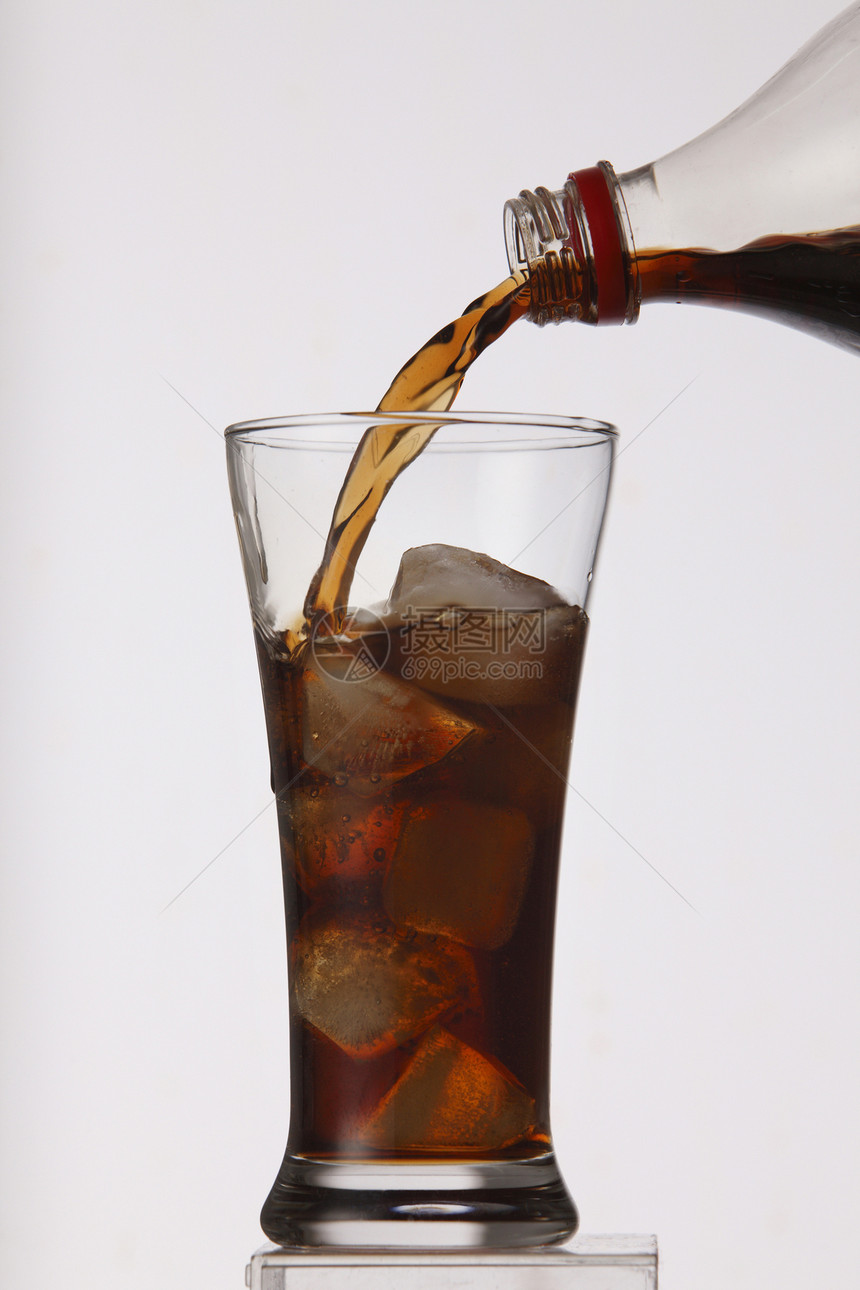 倾灌冰块酒精饮食可乐果汁液体玻璃苏打气泡口渴图片