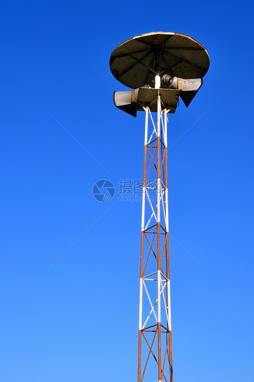 麦克风塔参天蓝色扬声器喇叭扩音器天空广播图片