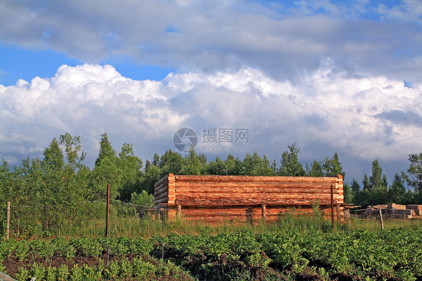 新建建筑新大楼的建造房屋刨花木头照片住宅日志财产框架锯末天空图片