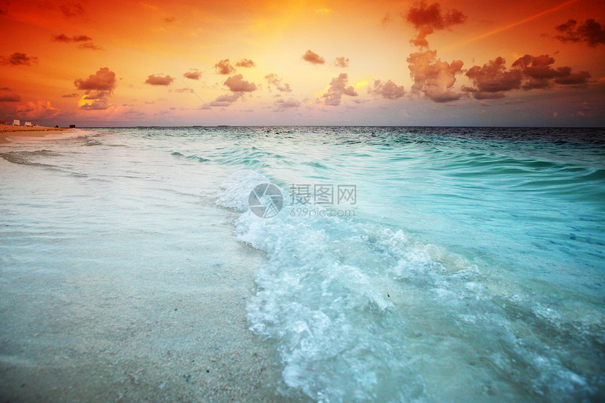 日落在海中场景地平线蓝色热带橙子天气天空太阳阳光假期图片
