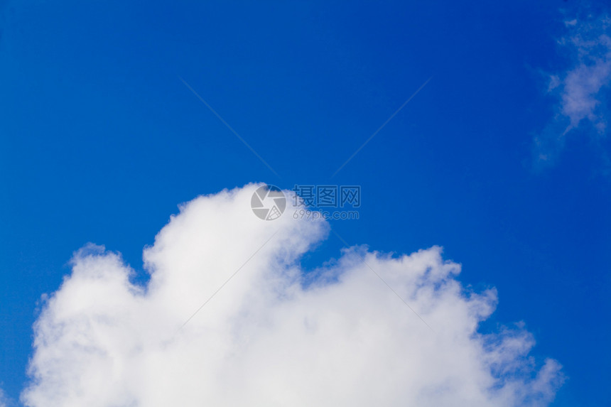 云在天上蓝色天气天空白色图片