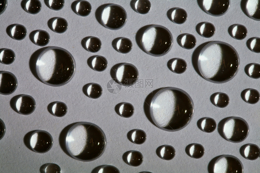 水滴宏观玻璃反射图片