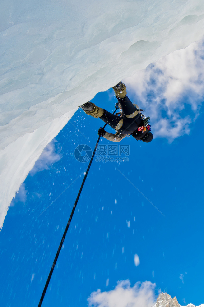 攀冰者头盔冰镐登山者风险韧性冒险绳索活力荒野探索图片