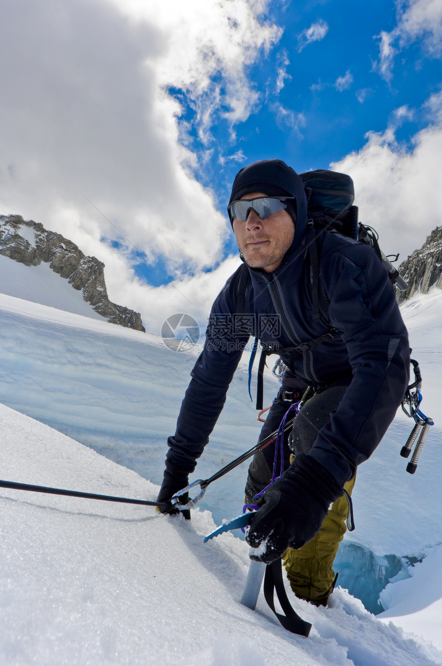攀冰者探索冰镐障碍冒险冰爪勇气荒野头盔风险绳索图片