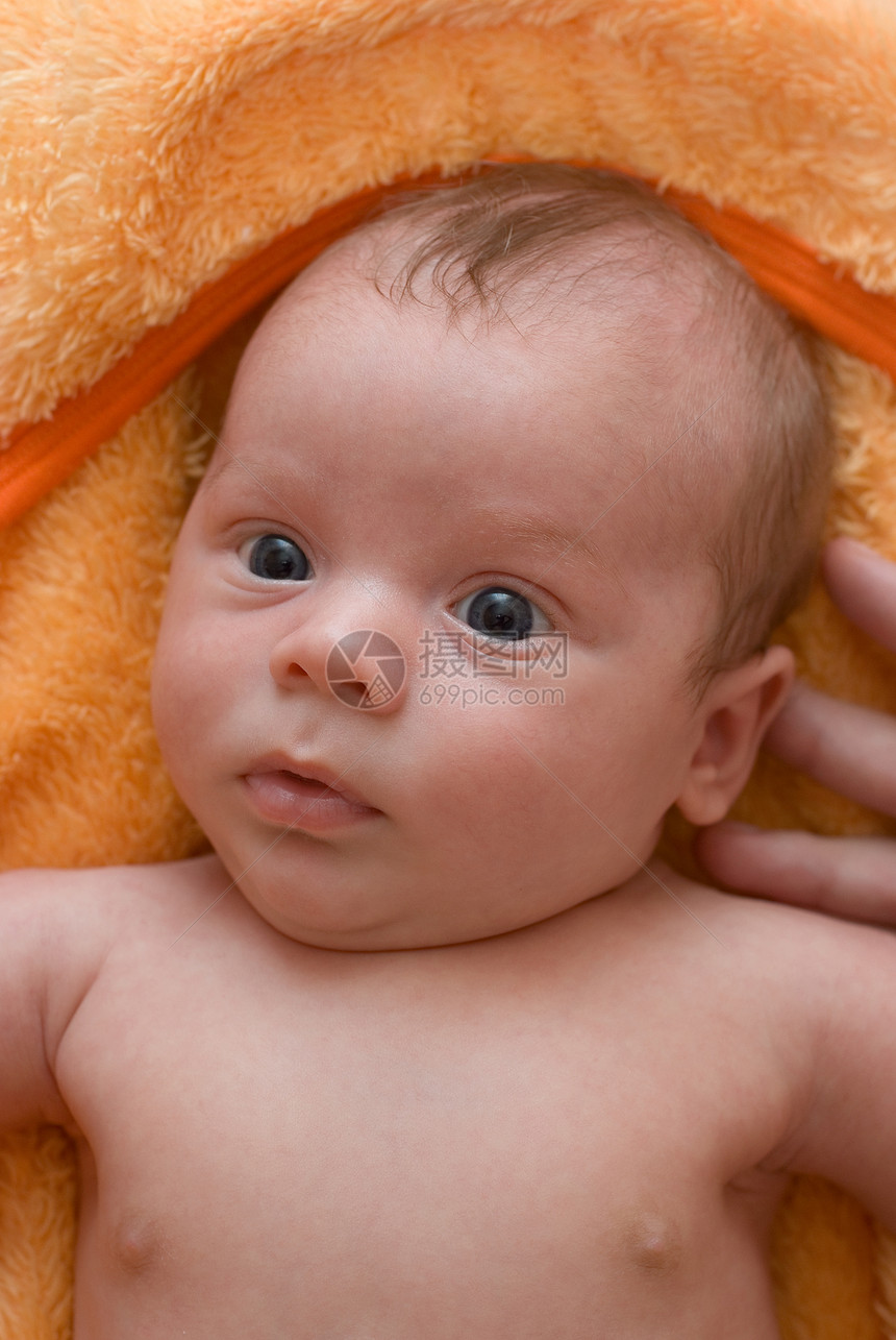 男婴婴儿毯子新生童年孩子儿子皮肤乐趣生活男性微笑图片