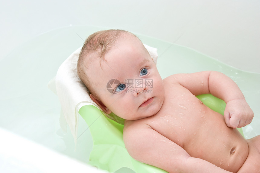 洗澡卫生快乐浴室飞溅浴缸孩子婴儿男性气泡皮肤图片