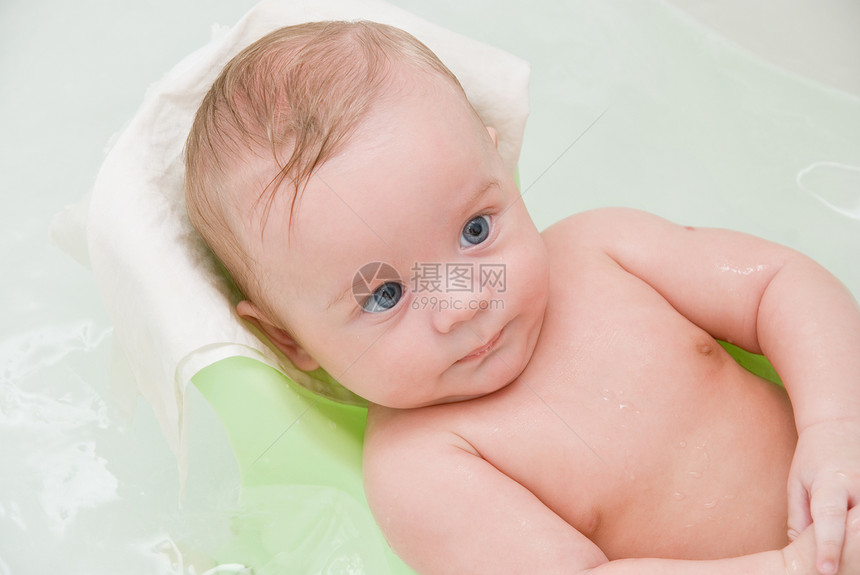洗澡女性气泡男性乐趣快乐婴儿眼睛新生皮肤孩子图片