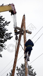 冬季高峰期的电气工作;背景图片