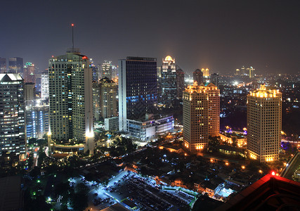 雅加达夜间的城市景观旅游地平线办公室建筑市中心经济街道住宅区都市背景