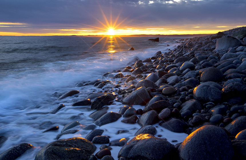 莫埃伦 挪威反射波浪蓝色岩石风景海洋太阳滚动石头薄雾图片