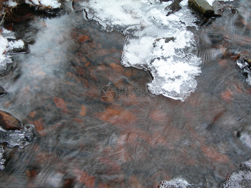 冷冻水冰柱火花冻结水晶森林溪流宏观晴天流动季节图片