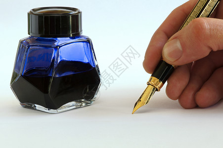 书写墨水瓶人类金子羽毛商业墨水钢笔背景图片