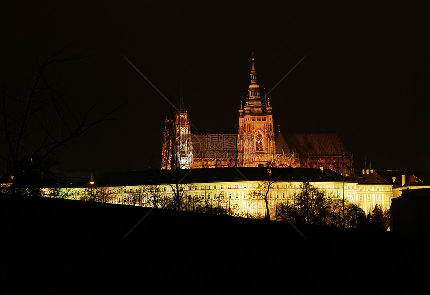 夜里布拉格城堡首都地标全景历史运输城市旅游大教堂旅行假期图片