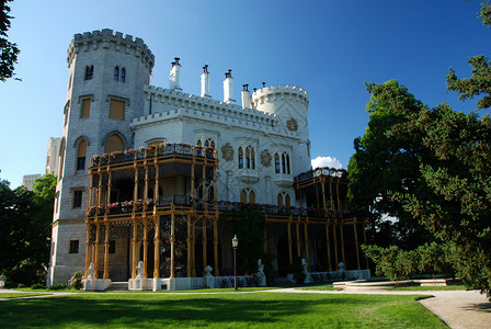 赫卢博卡城堡公园蓝色天空建筑学贵族文化花园纪念碑白色卡片背景