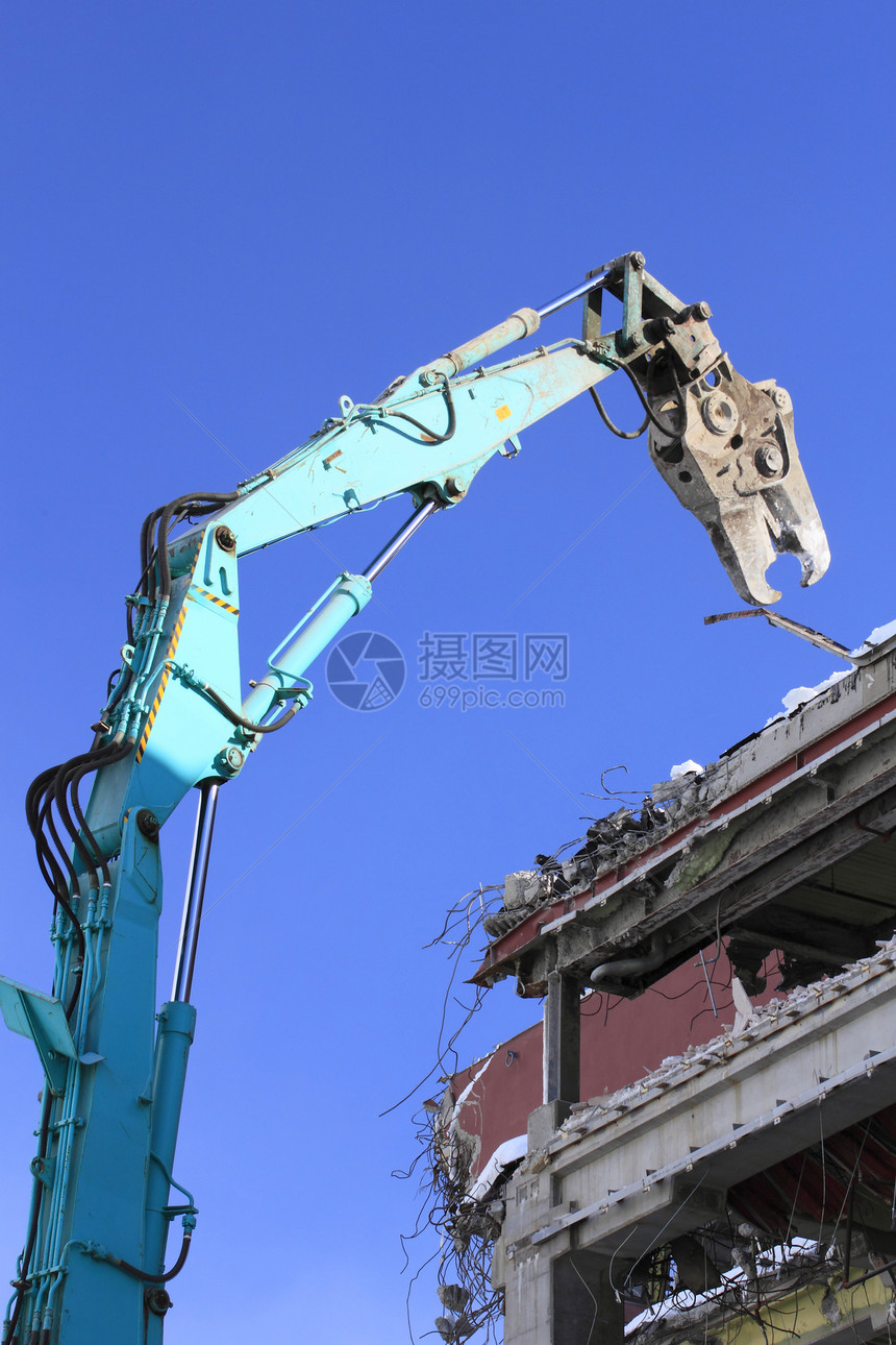 工业拆解 机械销毁和机械毁坏建筑房子建设回收拆卸拆除瓦砾施工工地房屋图片